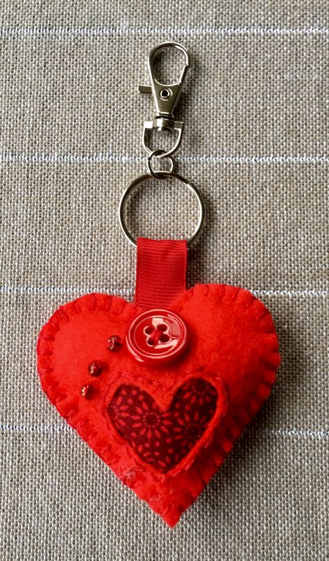 Felted Valentines, Felt Keyring, Upcycle Diy, Market Ideas, Heart Keyring, Felt Projects, Felt Heart, Key Cover, Red Felt