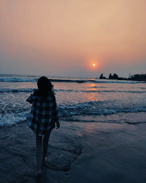 Arambol beach, Goa #goa #aesthetic #beachaesthetics Arambol Beach Goa, Goa Aesthetic, Summer 2025, Street Snap, Summer Goals, Brunette Girl, Girl Stuff, Beach Aesthetic, Goa