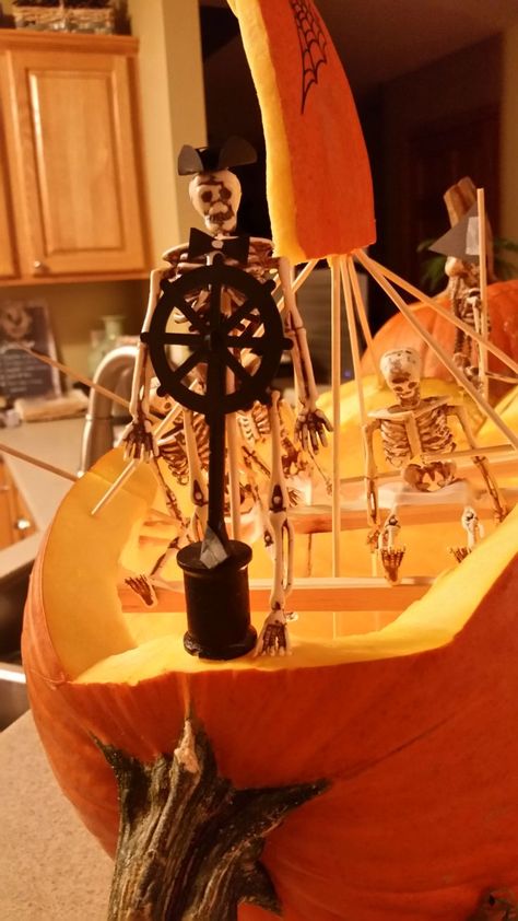 The Bones pirate ship terrorizing the sea Ship Pumpkin Carving, Pumpkin Pirate, Pirate Ship Craft, Diy Pumpkin Carving, Pirate Pumpkin, Creative Pumpkin Decorating, Halloween Pumpkin Carving, Pumpkin Carving Contest, Creative Pumpkin Carving