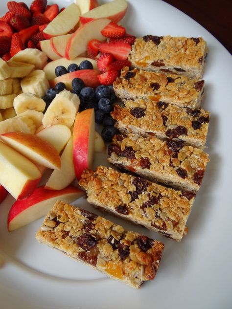 Muesli Bar Recipe (nut free) | Be A Fun Mum Homemade Muesli Bars, Muesli Bar Recipe, Coeliac Recipes, Toddler Treats, Muesli Slice, Lunchbox Snacks, Muesli Bars, Homemade Muesli, Lunchbox Ideas