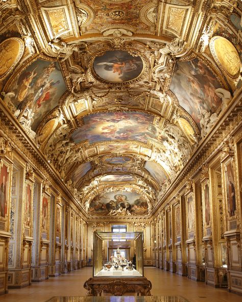 Explore - The treasures of the Louvre palace and collections Villa Cetinale, Louvre Palace, French Palace, Baroque Interior, Royal Room, Classy Makeup, Greek Beauty, Tuileries Garden, Seine River