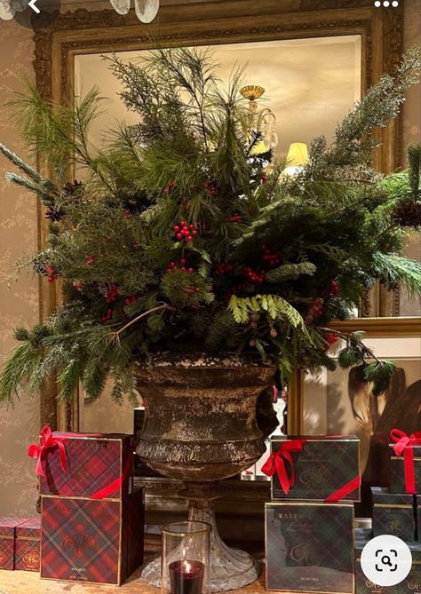 Ralph Lauren Inspired Christmas Decor, Ralph Lauren Home Christmas, Ralph Lauren Christmas Aesthetic, Red And Silver Christmas Decor, Ralph Lauren Christmas Decor, English Country Christmas, Ralph Lauren Holiday, Ralph Lauren Christmas, Prepare For Christmas