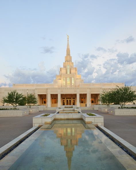 Lds Lifestyle, 33rd Parallel, Temples Lds, Temple Entrance, Lds Temple Pictures, Temple Lds, Mormon Temples, Temple Pictures, Church Pictures