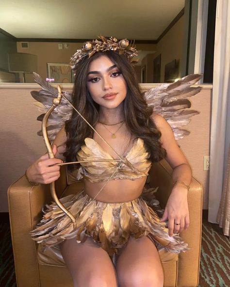 40 Cute Women's Halloween Costumes to Copy This Year Halloween Rave Outfits, Rave Halloween Costumes, Goddess Halloween Costume, Spooky Outfits, Goddess Halloween, Angel Halloween Costumes, Halloween Rave, Culture Inspiration, Halloween Parejas