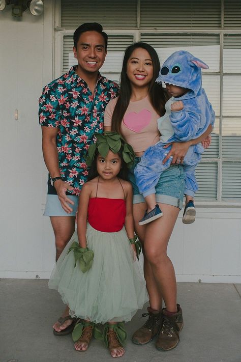 Stitch Family Costume, Matching Family Halloween Costumes, Disney Family Costumes, Lilo And Stitch Costume, Stitch Halloween Costume, Family Costume Ideas, Food Halloween Costumes, Family Themed Halloween Costumes, Stitch Family