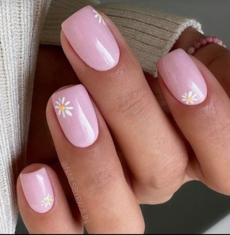 Nail Ideas With Dotting Tool, Short Pink Nails, Natural Nail Designs, Pink Gel Nails, Spring Acrylic Nails, Short Gel Nails, Cute Spring Nails, Short Square Nails, Simple Gel Nails