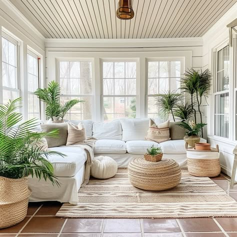 Sun Porch Off Dining Room, Modern Farmhouse Sunroom Ideas, Sunroom Sitting Area, Cosy Sunroom, Sunroom Decorating Ideas Farmhouse Style, Sunroom Ideas Plants, Large Sunroom Ideas, Sunroom Plants, White Cottage Interiors