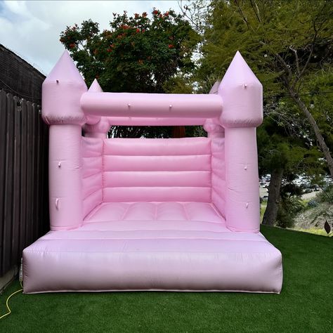 Mini pink jumper 😍 always thinking about your little ones ☀️ Wedding Bounce House, Kids Party Rentals, House Castle, Mini Pastel, Bouncy House, Pink Castle, Modern Party, Always Thinking Of You, Pink Jumper