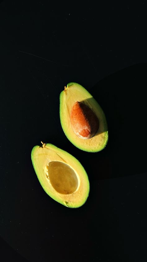 Avocado Still Life Photography, Avocado Photography, Hair Tomboy, Short Hair Tomboy, Wallpaper Photography, Photography Aesthetic, Green Wallpaper, Art References, Restaurant Recipes