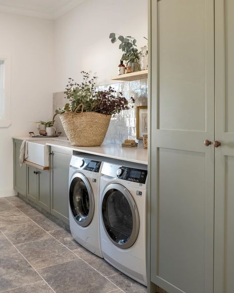 Modern Farmhouse Utility Room, Farmhouse Utility Room, Laundry Farmhouse, Cottage Laundry, Modern Farmhouse Laundry, Laundry Room/mudroom, Stacked Laundry Room, Green Laundry, Dream Laundry Room