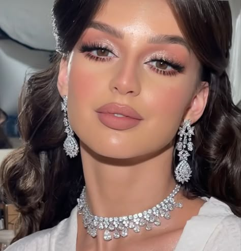 Classy Wedding Makeup Brides, Debut Makeup, Arabic Wedding Makeup, Royal Makeup, Natural Quince Makeup Looks, Pink Bridal Makeup, Arabic Bridal Eye Makeup, Middle Eastern Wedding Makeup, Middle Eastern Bridal Makeup