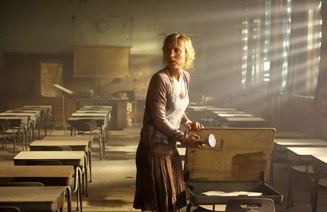 Silent Hill - Radha Mitchell - Rose Da Silva Silent Hill Film, Silent Hill Movie, Silent Hill 2006, Tank Top And Skirt, Radha Mitchell, Stranger Things Outfit, In My Restless Dreams, Character Change, Scary Games