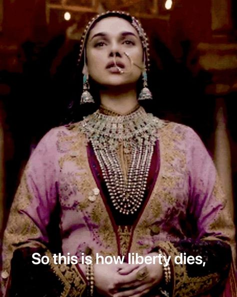 Aditi Rao Hydari as Mehrunisa in Padmaavat (found on Tumblr (fancast of Aditi as Padmé Amidala | Star Wars)) Padmavat Movie, Padmavati Movie, Scene Gifs, Amidala Star Wars, Lip Kiss, Aditi Rao Hydari, Aditi Rao, Backless Shirt, Indian Star