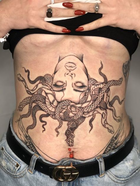 Medusa tattoo Strech Marks Tatoos, Tattoo Stretch Mark Cover Up, Plus Size Tummy Tattoo, Medusa Tattoo Stomach, Stretch Mark Tattoo Cover Up, Large Stomach Tattoos, Medusa Underboob Tattoo, Strech Mark Tattoo, Tatuajes Cover Up