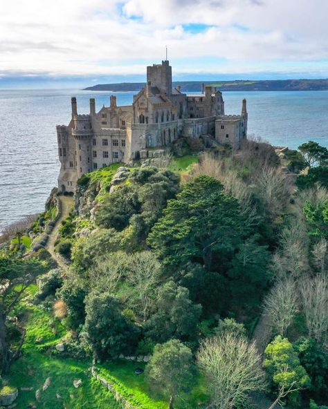 A Sky Painted Gold, United Kingdom Castles, Cornwall Castle, Peles Castle, St Michael's Mount, Scottish Castles, Cornwall England, Houses Architecture, Beautiful Castles