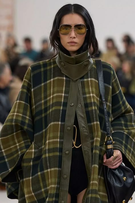 Fall Winter 24/25 Trends, Plaid Scarf Outfit, Plaid Runway, Plaid Coat Outfit, Green Plaid Coat, Plaid Winter Coat, 2024 Lookbook, Plaid Trench Coat, Fashion Silhouette