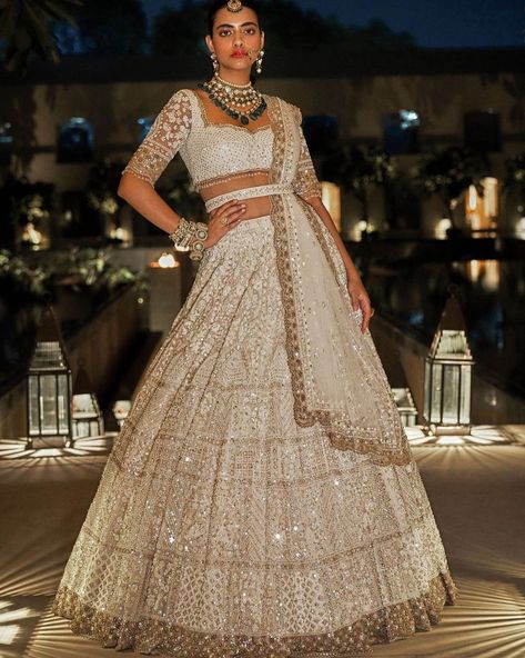 FABILICIOUS FASHION on Instagram: “Grandeur and Elegance 🤍 Featuring the absolutely magnificent Cream and Gold Lehenga Set from the Celeste Collection by Seema Gujral 🌟 Shop…” Lehenga Aesthetic, Bridal Lenghas, Dirac Somali, Wedding Lengha, Orang India, Seema Gujral, Baju Kahwin, Engagement Lehenga, Reception Outfits