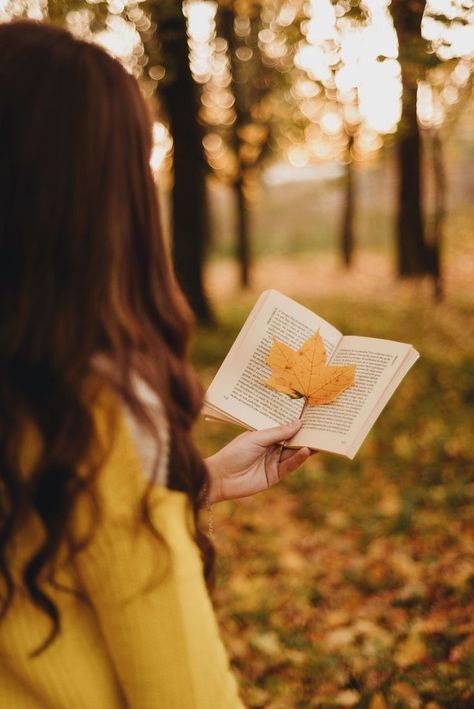 Previously known as "Melting The Ice King". … #romance #Romance #amreading #books #wattpad Autumn Photography Portrait, Autumn Instagram, Gold Beauty, Portrait Photography Poses, Foto Poses, Fall Photoshoot, Fall Pictures, Fall Photos