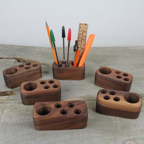 Wooden Small Products Ideas, Small Wooden Accessories, Wooden Pen Holder For Desk, Small Wooden Decorative Items, Wooden Ideas Handmade, Small Wooden Decor, Small Wooden Gift Ideas, Wooden Small Items, Small Wooden Gifts