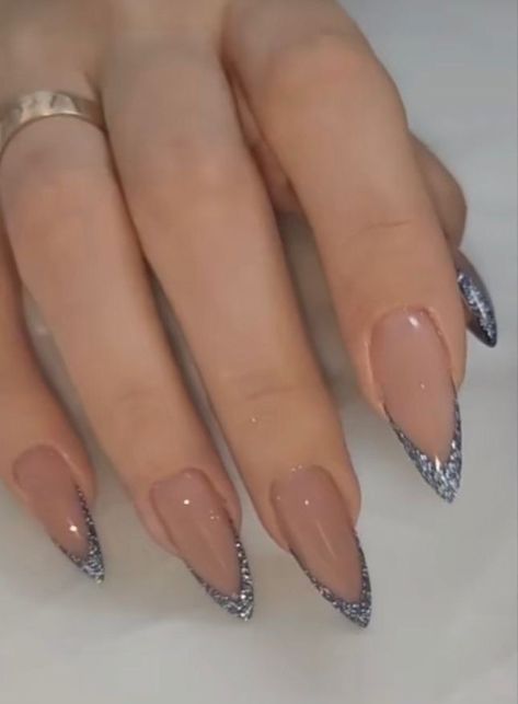 Nail art manicure Crazy Acrylic Nails, Aesthetic Nail Art, Glitter French Nails, Oval Nails Designs, Sophisticated Nails, Elegant Touch Nails, Holloween Nails, Aesthetic Nail, Silver Glitter Nails