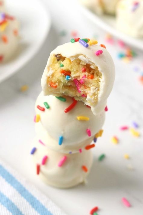 Cake Pops With Cream Cheese Recipes, Cream Cheese Bites No Bake, 2 Ingredient Cake Pops, Cake Mix Cheesecake Bites, Easy No Bake Cake Pops, Cake Balls Recipe Easy No Bake, No Bake Cake Balls 3 Ingredients, Cake Pops With Cream Cheese, Cake Balls With Cream Cheese