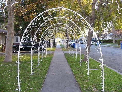 Lighted arches made out of 1/2 inch PVC pipe held in place by 3 foot rebar stakes. Each arch is 10 feet tall and 8 feet wide with 300 lights on each. Blush Christmas, Lighting Hacks, Diy Christmas Lights, Christmas Light Installation, Christmas House Lights, Pvc Pipes, Christmas Yard Decorations, Christmas Lighting, Christmas Decorations Diy Outdoor