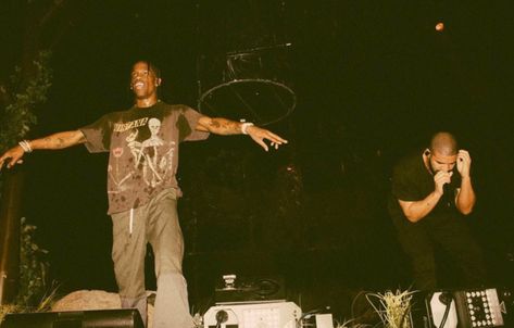 TRAVIS SCOTT — Portland 🌺 📸 : rayscorruptedmind Rap Laptop Wallpaper, Travis And Drake, Rapper Computer Wallpaper, Rap Background, Computer Wallpaper Hd, Mac Backgrounds, Hip Hop Wallpaper, Michael Jordan Pictures, Desktop Wallpaper Macbook