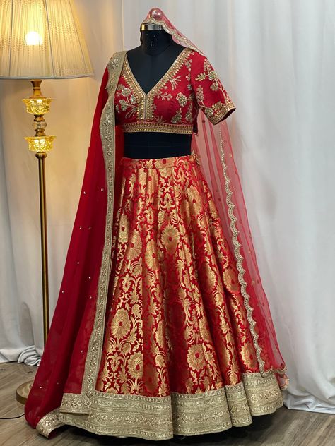 Hand Embroidery Lehenga, Lehenga Sabyasachi, Red Bridal Lehenga, Embroidery Lehenga, Indian Wedding Lehenga, Raw Silk Lehenga, Anarkali Lehenga, Sabyasachi Lehenga, Wedding Lehenga Designs