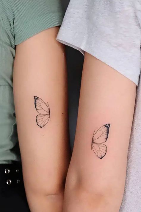 30 Simple Yet Meaningful Matching Tattoos Tattoo Amigas, Cute Sister Tattoos, Cousin Tattoos, Tattoo Leggings, Maching Tattoos, Twin Tattoos, Matching Friend Tattoos, Cute Matching Tattoos, Sisters Tattoo