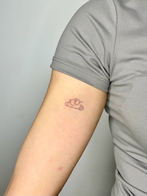 Safety Pin With Heart Tattoo, Pin Heart Tattoo, Safety Pin Heart Tattoo, Candy Heart Tattoo, Safety Pin Tattoo, Love Heart Tattoo, Tattoo 2024, Sweetheart Candy, Cute Simple Tattoos