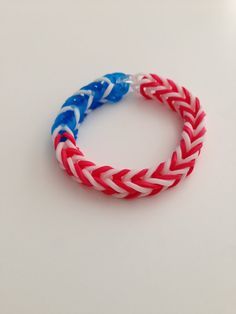 American Flag Rainbow Loom Bracelet Fishtail Loom Bracelet, Loom Bands Designs, Wonder Loom, Loom Band Patterns, Monster Tail, Rainbow Loom Bracelets Easy, Rainbow Loom Bracelet, Fishtail Bracelet, Loom Band Bracelets