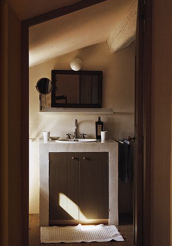 axel vervoordt | Flickr - Photo Sharing! Axel Vervoordt Bathroom, Axel Vervoordt Kitchen, Concrete Vanity, City Bathrooms, Axel Vervoordt, Chic Spaces, Main Bathroom, House Bathroom, Bathroom Inspiration