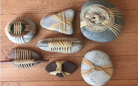 Diy Stone Wrapping, Stone Wrapping Tutorial, Wrapped Rocks, Zen Rock, Barbie Kitchen, Stone Wrapping, Stone Crafts, Furniture Kitchen, Rock Design