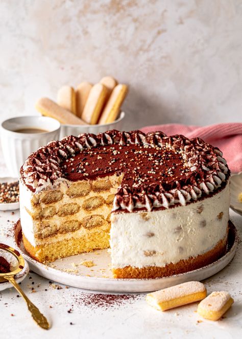 Baileys Tiramisu, Baileys Dessert, Baileys Cake, Bakers Gonna Bake, Dessert Smoothie, Party Food Platters, Food Platters, Fancy Cakes, Cakes And More