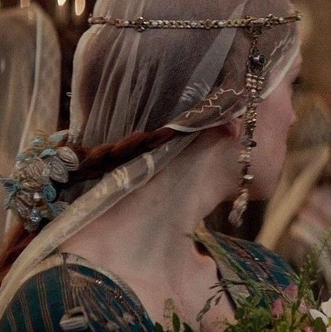 Viking Crown Queens, Tully Aesthetic, Medici Aesthetic, Ophelia 2018, House Tully, Medieval Princess, Medieval Aesthetic, Alicent Hightower, Daisy Ridley