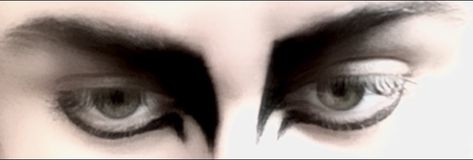 Trad Goth Eyeliner Looks, 80s Goth Makeup Men, Trad Goth Vampire Makeup, Transmasc Goth Makeup, Goth Makeup No Foundation, Masculine Vampire Makeup, Tradgoth Makeup Men, Trad Goth Eyebrows, Alt Guy Makeup