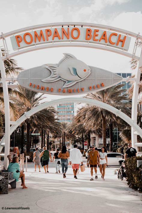 People walking the pier Spring Break Florida, Pompano Beach Florida, Florida Photography, Beach Stuff, Beach Pier, Pompano Beach, Tourist Spots, Fresh Seafood, Beach Florida