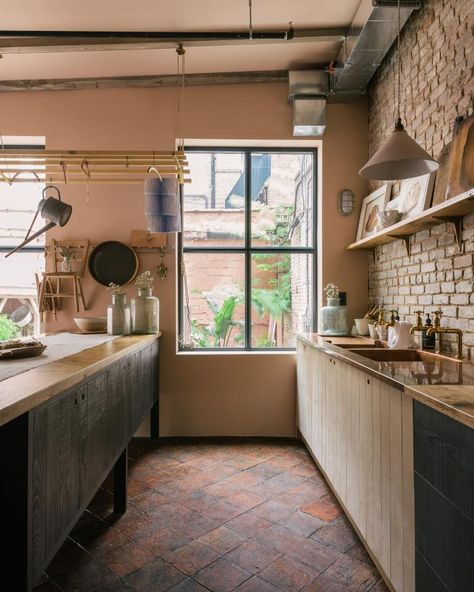 The design process of a deVOL Shaker Kitchen - The deVOL Journal - deVOL Kitchens Classic English Kitchen, Wall Cupboards, Devol Kitchens, Galley Kitchens, Terracotta Floor, Rustic Flooring, English Kitchens, Marble Sinks, Casa Container