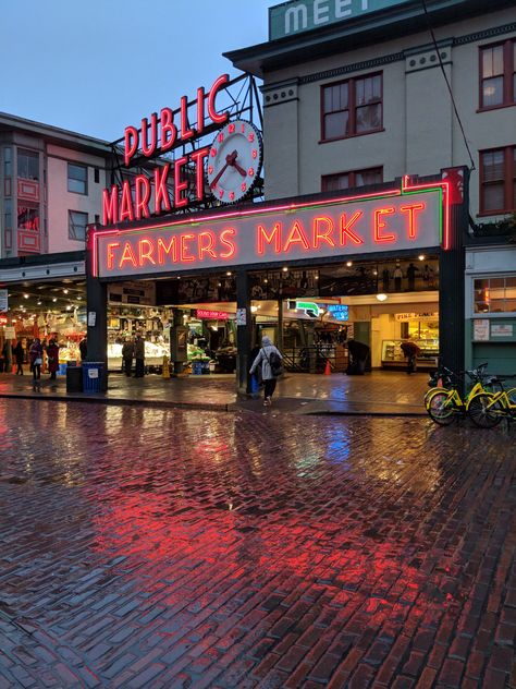 Pike Place Market Seattle, Public Market, Pike Place Market, Downtown Seattle, Pike Place, All I Ever Wanted, Emerald City, Best Places To Eat, Seattle Washington