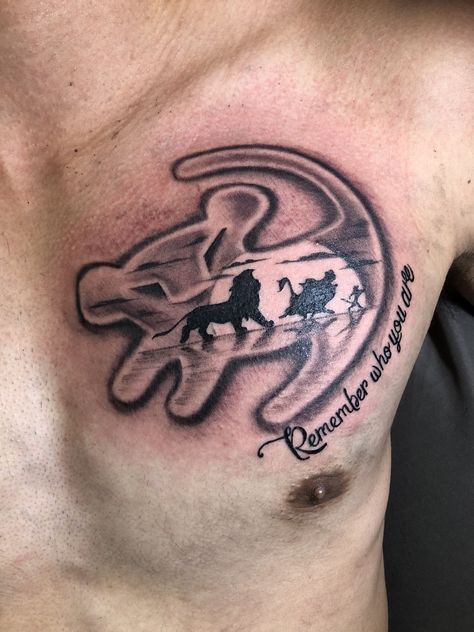 Lion King Tattoo Men, Lion King Tattoo Ideas, King Tattoo Ideas, Arlo Tattoo, Hakuna Matata Tattoo, Dj Tattoo, Roi Lion Simba, Small Wave Tattoo, Lion King Tattoo