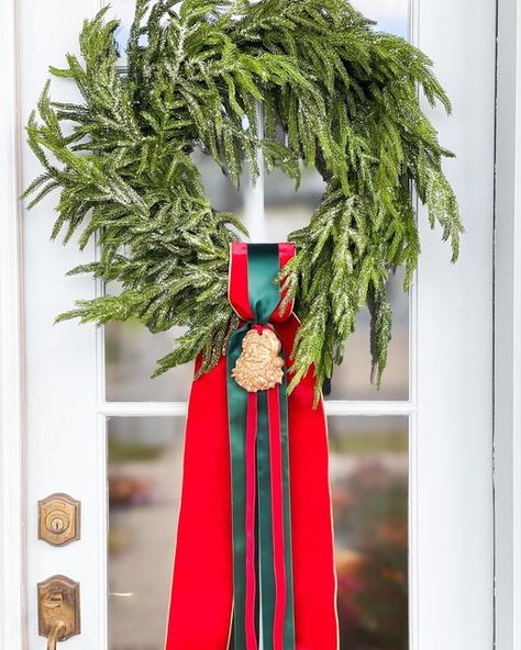 Blanc Box on Instagram: "Need Last Minute Wreaths, Bows, Or Sashes? We Can Help! Just DM Us If You Want To Special Order A Bow Or Sash!" Christmas Wreath Sash Ideas, Wreath With Sash, Wreath With Ribbon, Cedar Wreath, Christmas Tree Kit, Christmas Tree Box, Mardi Gras Wreath, Tree Box, Ribbon Bouquet