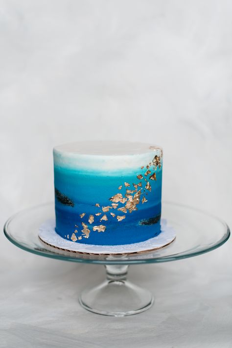 Navy Blue Ombre Cake, Blue Ombre Wedding Cake, Blue Ombre Wedding, Blue Ombre Cake, Cake With Gold Leaf, Ombre Wedding Cake, Wedding Cake With Gold, Cake With Gold, Blue Birthday Cakes