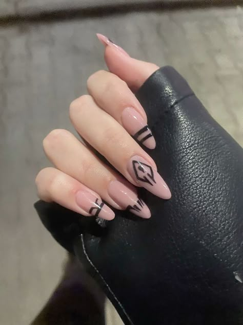 Sukuna Nail Ideas, Jjk Inspired Nails, Sukuna Nails Short, Jujutsu Kaisen Nails Acrylic, Anime Nail Ideas Jujutsu Kaisen, Sakura Nails Jjk, Sukuna Nails, Anime Nails, Purple Nail Designs