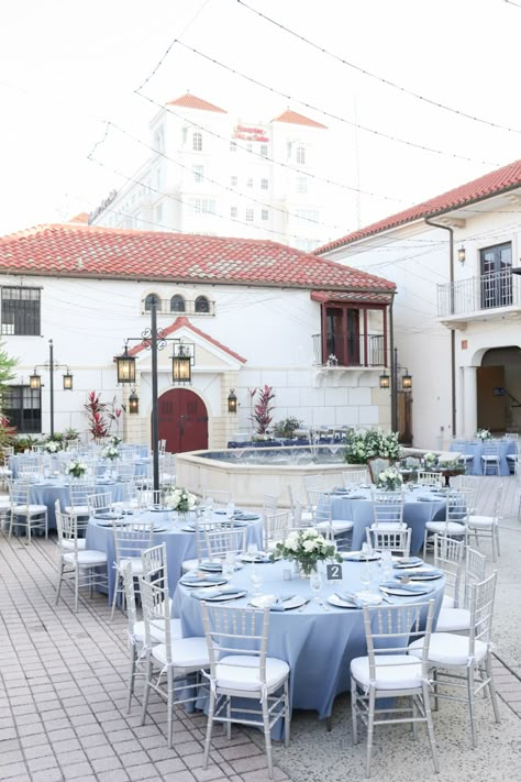 Outdoor Courtyard Wedding, Round Table Settings, Bishop Museum, Blue Wedding Receptions, Round Wedding Tables, Sky Blue Weddings, Blue Table Settings, Chocolate Fantasy, Rustic Glam Wedding