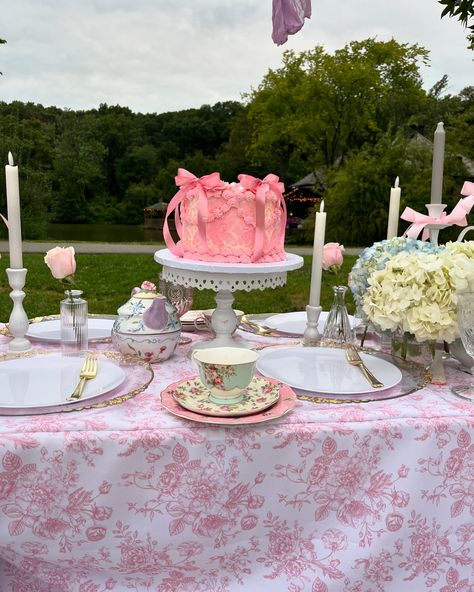 🎀Love Shack Fancy🎀 inspired picnic by @the.boho.barn intimate gatherings and luxury picnics! Decor & design: @the.boho.barn Cake & cupcakes: @angiecakes_alfonsos #statenislandluxepicnics #nycluxepicnics #statenislandpartyrentals #statenislandeventplanner #statenislandpicnics #loveshackfancy #batmitzvah #statenislandbirthdayparty Love Shack Fancy Table Setting, Loveshackfancy Cake, Love Shack Fancy Cake, Loveshackfancy Birthday, Love Shack Fancy Party, Loveshackfancy Party, Fancy Birthday Party, Barn Cake, Luxury Picnics