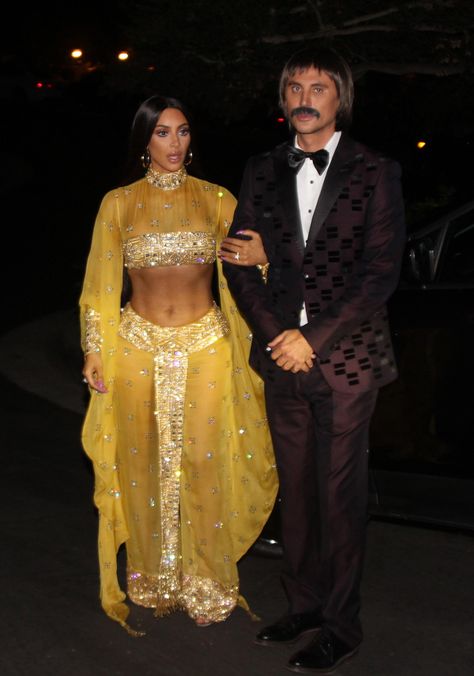 Kim Kardashian and Jonathan Cheban transform into Sonny & Cher for Halloween Sonny And Cher Costumes, Kardashian Halloween Costume, Kim Kardashian Halloween, Cher Costume, Jonathan Cheban, Sonny Cher, Dancer Style, Spitting Image, Kim And Kanye