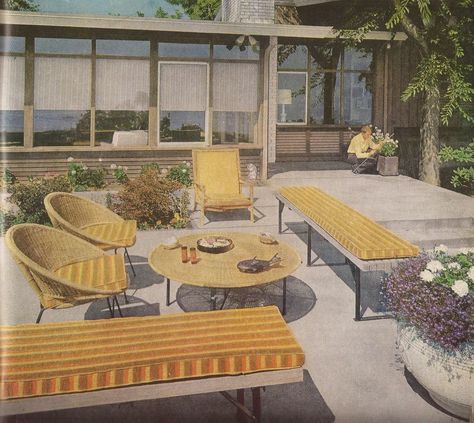 Patio design from Better Homes and Gardens, July 1958 Mid Century Backyard, Mcm Patio, Mid Century Modern Patio, Outdoor Patio Furniture Ideas, Advertising Inspiration, Vintage Outdoor Furniture, Patio Images, Older Homes, Modern Patio Design