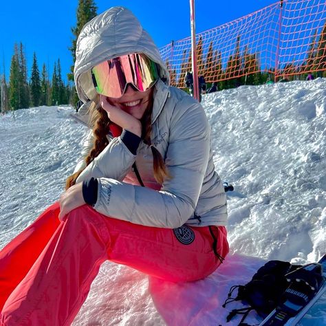 • Ski pic inspo • by yourself • cute pics for instagram • winter and spring pics • Pink snow pants with grey/white jacket. Cute snow goggles. Cute poses Pink Snow Pants Outfit, Cute Pics For Instagram, Snow Pants Outfit, Pink Snow Pants, Pics For Instagram, Spring Pics, Pink Snow, Spring Pictures, Trouser Outfit