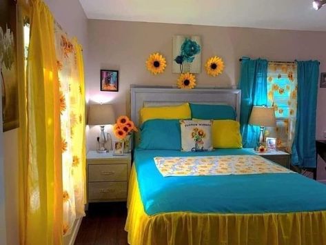 Bright Colors For Bedroom Walls, Glam Beauty Room, Vanity Ideas Bedroom, Matching Bedroom Set, Teen Makeup, Comfortable Bedroom Decor, Girl Apartment Decor, Yellow Bedroom Decor, Beauty Room Vanity