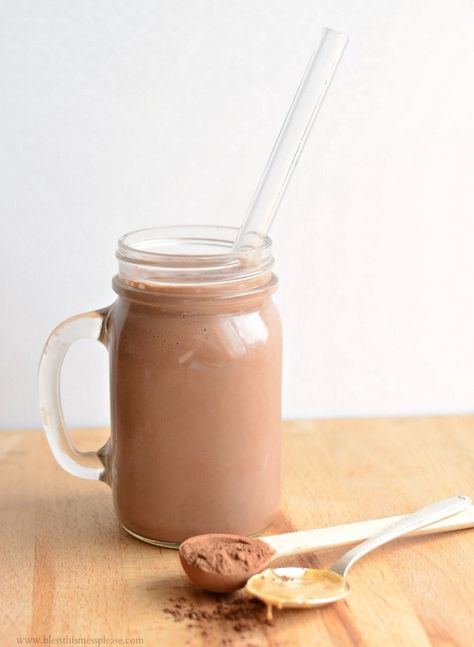 Healthy Chocolate Peanut Butter Protein Smoothie Chocolate Peanut Butter Protein Smoothie, Peanut Butter Protein Smoothie, Healthy Peanut Butter Recipes, Healthy Chocolate Peanut Butter, Shake Protein, Paleo Snack, Smoothie Fruit, Peanut Butter Banana Smoothie, Breakfast Low Carb